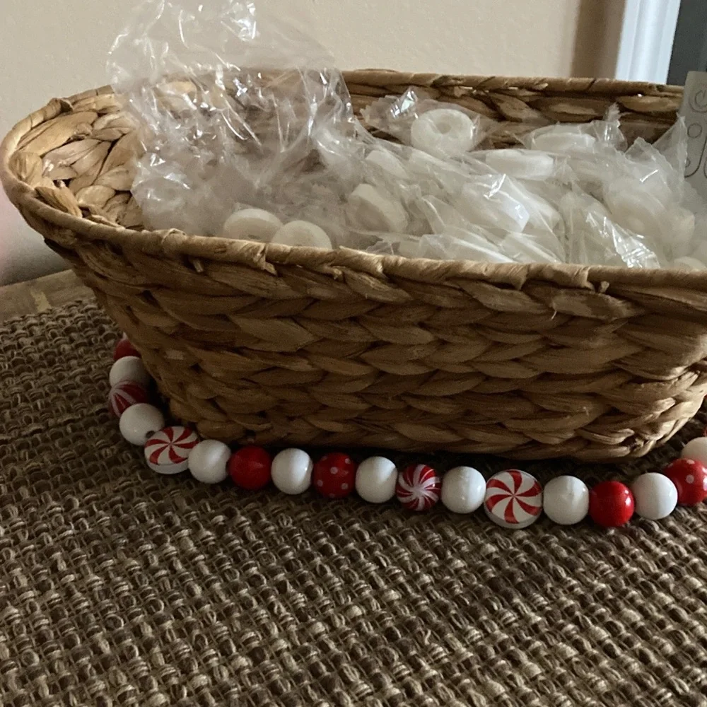 HAND CRAFTED FARMHOUSE TIERED TRAY WOOD GARLAND Set of 3 RED WHITE CHRISTMAS